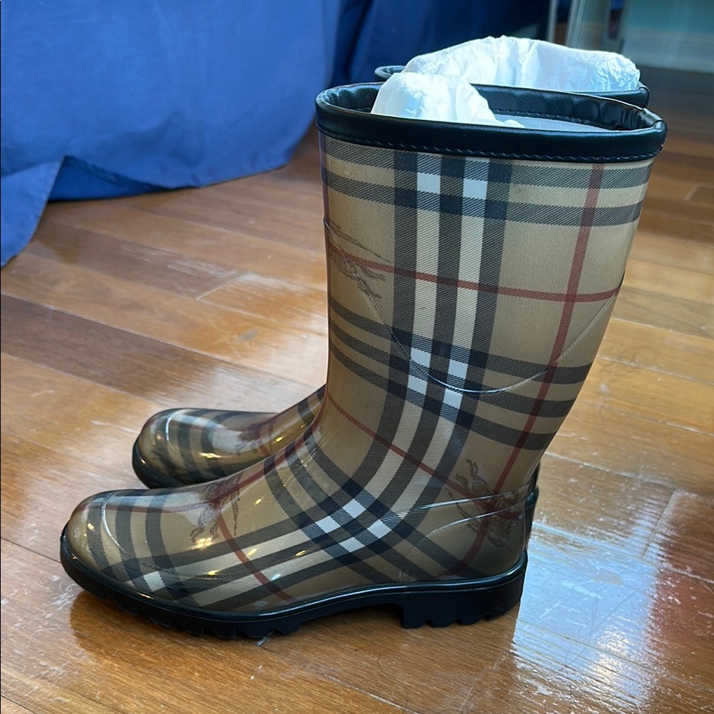 Burberry Plaid Winter & Rain Boots - Tan and Black - Picture 7 of 12